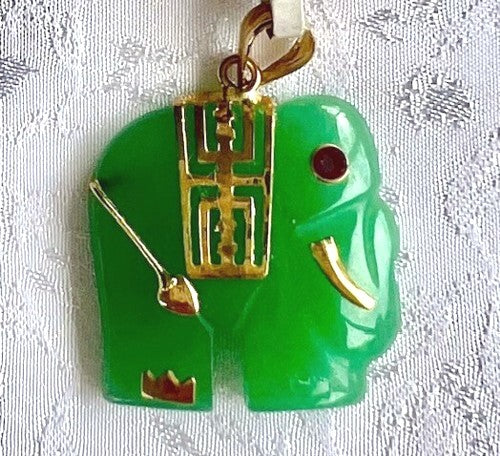 "Strength Power Wisdom" Good Green Jade Elephant Pendant (P668)