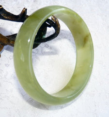 "Soft Cloud" Green Chinese Jade Bangle Bracelet 59 mm (NJ2636)