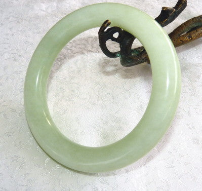 "Glowing" Classic Round Traditional Chinese Jade Bangle Bracelet 65mm (NJRJ106)