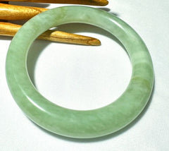 "Glowing" Classic Chinese Jade Round Bangle Bracelet 67 mm (NJ-2653)