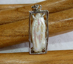 -Chinese Mother of Pearl Pendant in Silver "Cage" (Pearl-Pend)